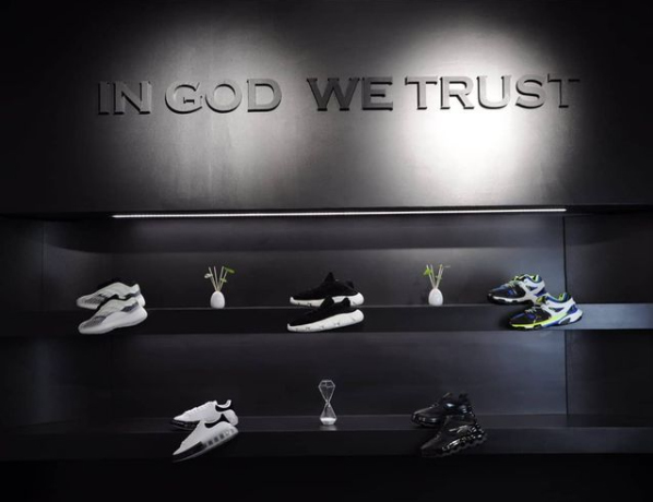 依頼を受けたシューズショップ「ingodwetrustshoes」の画像